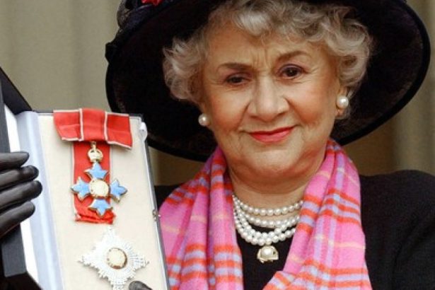 a murit celebra actrita joan plowright vaduva lui laurence olivier 678a356a6d10d