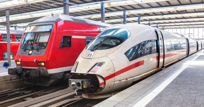 agatat de tren la 282 km h aventura unui barbat dupa ce a coborat sa fumeze o tigara intr o gara 678a9815d97a9