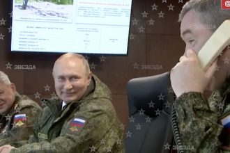 americanii i au impiedicat pe ucraineni sa prinda in incercuire 30 000 de soldati rusi dupa ce putin a amenintat cu arma nucleara 678511a9f11a7