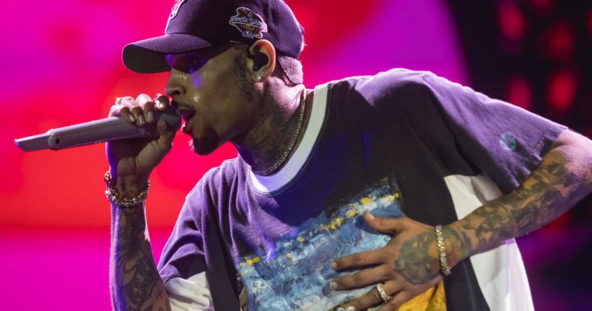 artistul chris brown cere 500 de milioane de dolari de la gigantul warner bros care este motivul 679235a5e8183