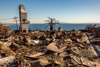 bilantul mortilor dupa incendiile din los angeles a crescut la 25 dezastrul aduce pierderi de miliarde de dolari pentru asiguratori 67877d5561869