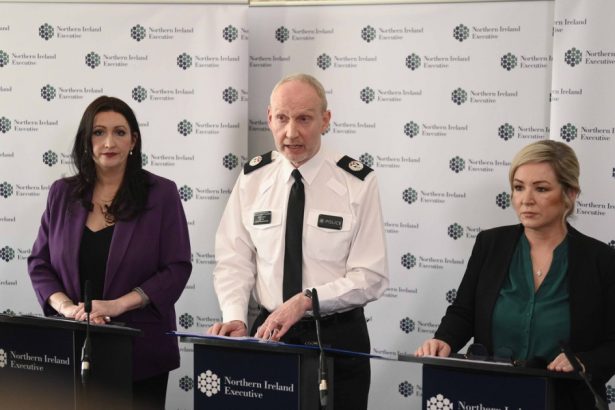 cel mai inalt nivel de alerta decretat in irlanda si irlanda de nord inainte de furtuna eowyn scolile au fost inchise 679287b48547e