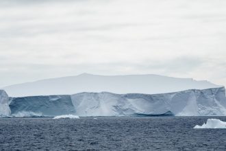 cel mai mare aisberg din lume ameninta o insula din atlanticul de sud 6793296503938
