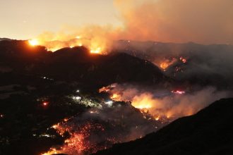 consulatul general al romaniei la los angeles a fost evacuat la solicitarea autoritatilor americane din cauza incendiilor uriase 67816fe5b55c3