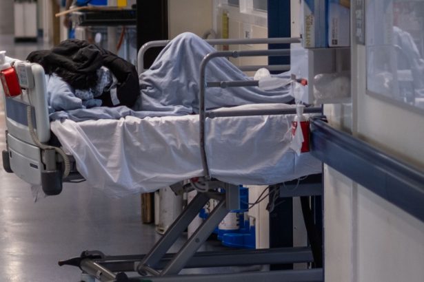 criza in sistemul de sanatate din uk pacientii mor pe holuri sau ajung sa fie tratati in toalete din cauza supraaglomerarii spitalelor 67890cb8e322e