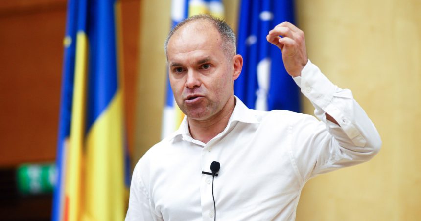 daniel funeriu vreau ca toti baietii romani intre 18 si 20 de ani anual sa faca obligatoriu doua luni de pregatire militara 677d9cc459bac