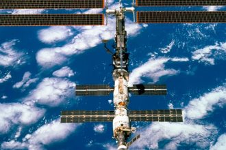 doi astronauti au iesti in spatiu pentru reparatii la statia spatiala internationala ce au inlocuit acestia 678a1a4241edd