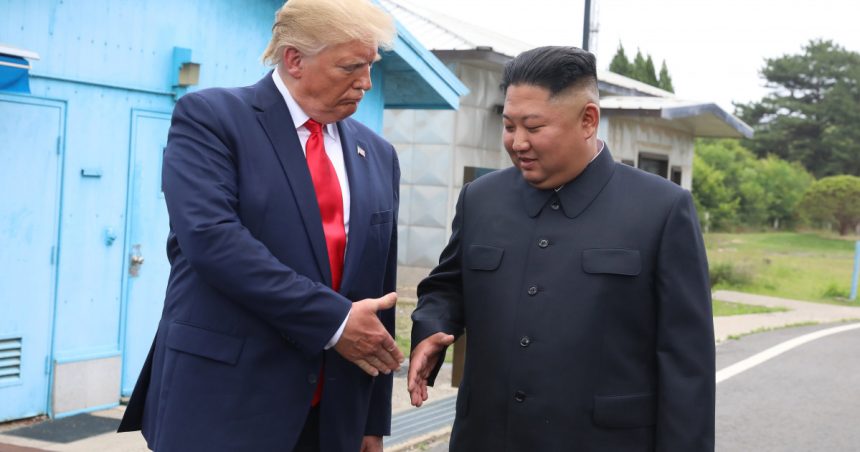donald trump vrea sa ia din nou legatura cu dictatorul nord coreean kim jong un pe care il numeste un tip inteligent 679392dedbf13