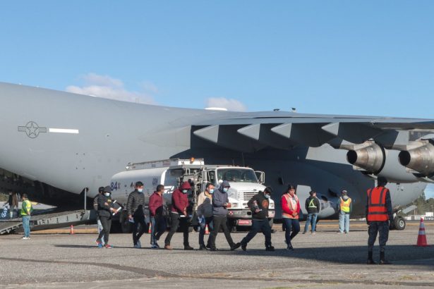 dupa mexic si columbia interzice intrarea unor avioane americane cu migranti expulzati 67966e34ecf40