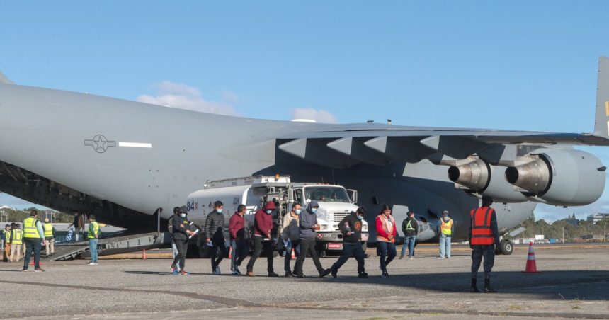 dupa mexic si columbia interzice intrarea unor avioane americane cu migranti expulzati 67966e34ecf40