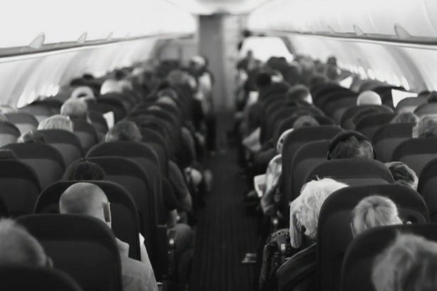 exclusiv s a vazut fum au intrat in panica marturia unei pasagere dintr un avion care a aterizat de urgenta pe aeroportul otopeni 6793813da9fbf