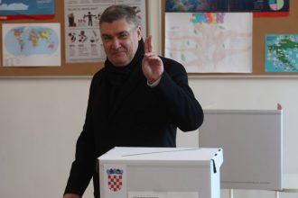 exit poll presedintele croat zoran milanovic este pe cale sa castige scrutinul prezidential cu un scor zdrobitor 67843288c2b32