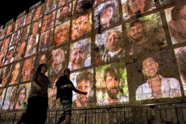 familiile ostaticilor israelieni care nu sarbatoresc acordul de pace cu hamas nu i putem avea pe acesti monstri ca vecini 678892ead6ac1