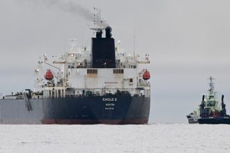 finlanda a descoperit deficiente grave la petrolierul eagle s suspectat de sabotarea cablurilor din marea baltica 677e6a74ad054