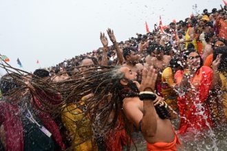 fluxul de pelerini in india continua in pofida busculadei de la festivalul religios hindus kumbh mela unde au murit zeci de persoane 679b646c53740
