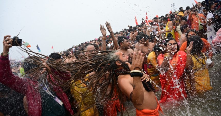 fluxul de pelerini in india continua in pofida busculadei de la festivalul religios hindus kumbh mela unde au murit zeci de persoane 679b646c53740