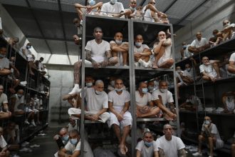 foto mega inchisoarea unde nevinovatii impart celula cu teroristii in conditii inumane exemplu pentru trump cosmar pentru detinuti 6799e66c3c5f2