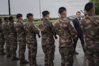 franta ia in calcul posibilitatea de a trimite trupe in groenlada macron se intalneste azi cu premiera danemarcei 6798a67854a78