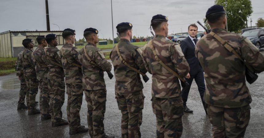 franta ia in calcul posibilitatea de a trimite trupe in groenlada macron se intalneste azi cu premiera danemarcei 6798a67854a78