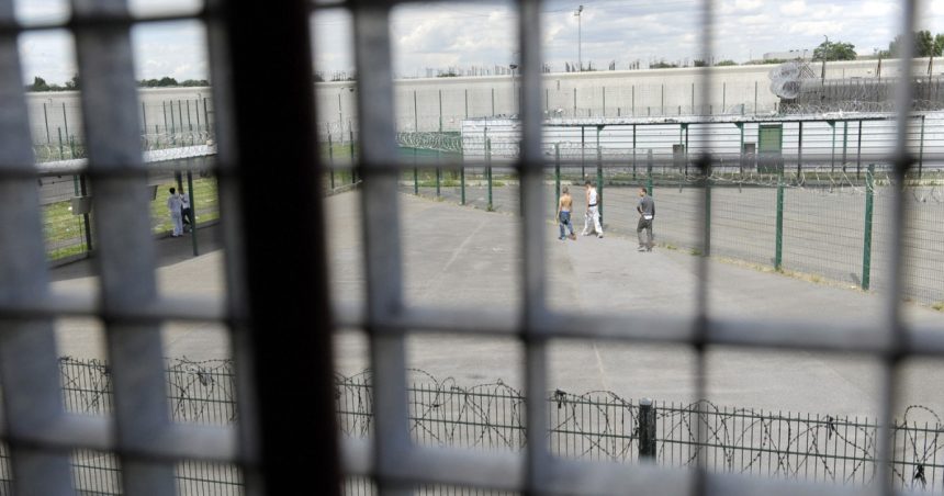 franta vrea sa i adune pe cei mai mari 100 de traficanti de droguri intr o inchisoare de maxima securitate cu gardieni speciali 6784e5d478f16