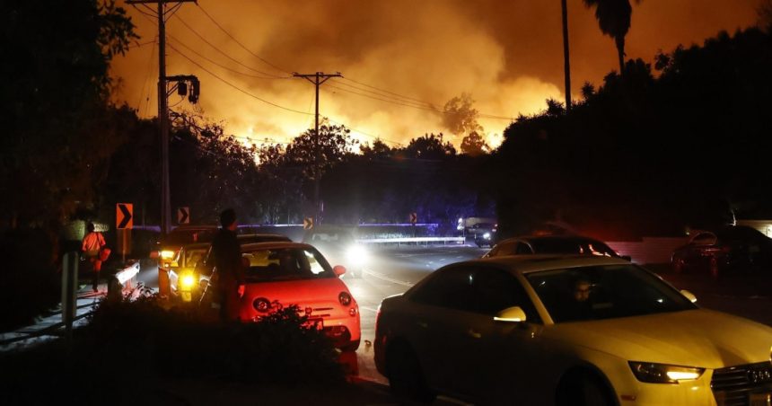 galerie foto ce sunt vanturile diavolului care alimenteaza incendiile devastatoare din california imagini cu dezastrul 677e8b455c3d8