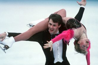 galerie foto cine erau patinatorii de renume mondial care se aflau la bordul avionului american airlines oameni talentati si frumosi 679bc236620aa