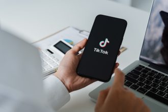 galerie foto cum au ajuns telefoanele iphone sa se vanda cu zeci de mii de euro pe e bay legatura cu tiktok 6790f23d33e8c