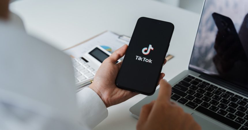galerie foto cum au ajuns telefoanele iphone sa se vanda cu zeci de mii de euro pe e bay legatura cu tiktok 6790f23d33e8c
