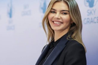 galerie foto cum si a inventat alina kabaeva presupusa iubita a lui vladimir putin propriul sport in rusia e in toate inregistrarile oficiale 67934201f0c33