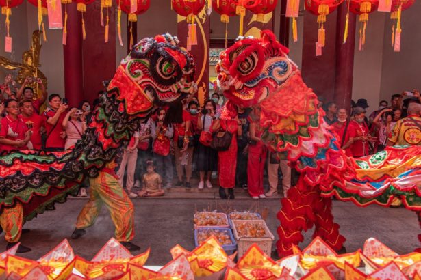 galerie foto inceputul anului sarpelui milioane de oameni sarbatoresc anul nou chinezesc strazile si casele decorate cu simboluri ale fericirii 679a18c918c02
