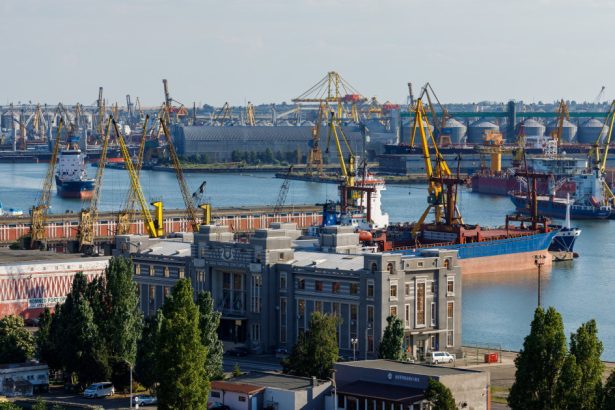 grindeanu peste 70 de milioane de tone de marfuri tranzitate prin romania portul constanta cel mai important port de la marea neagra 67858e88a7e81