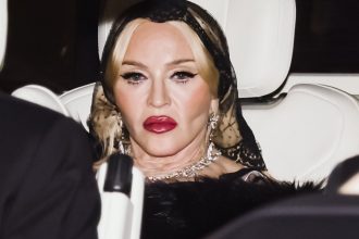 madonna il acuza pe donald trump de desfiintarea tuturor libertatilor castigate de a lungul anilor nu abandonati lupta 679a67bd6c4ed
