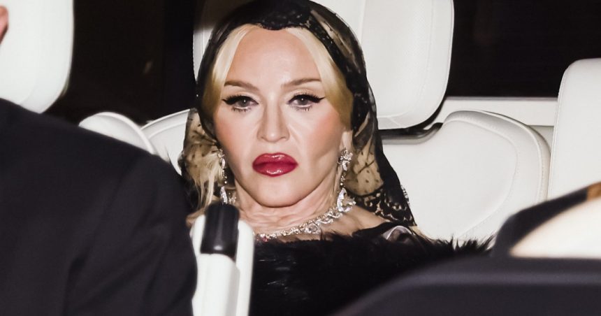 madonna il acuza pe donald trump de desfiintarea tuturor libertatilor castigate de a lungul anilor nu abandonati lupta 679a67bd6c4ed