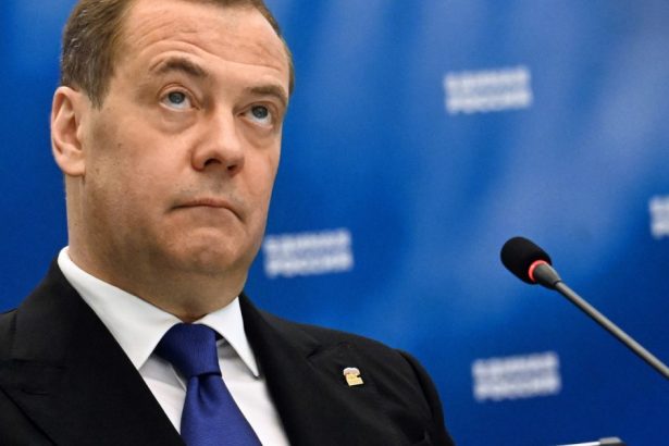 medvedev rade de planurile lui trump de a prelua groenlanda speculatii salbatice si nerealiste 677fa22d55c6d