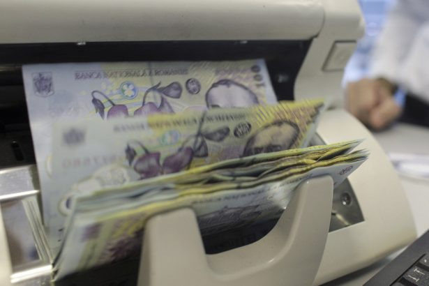 ministerul finantelor a imprumutat aproape 13 miliarde lei de la banci intr o singura zi banii sunt pentru finantarea deficitului 677fd10411735