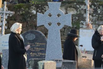 mormantul liderului francez de extrema dreapta jean marie le pen a fost vandalizat 679ce72423375