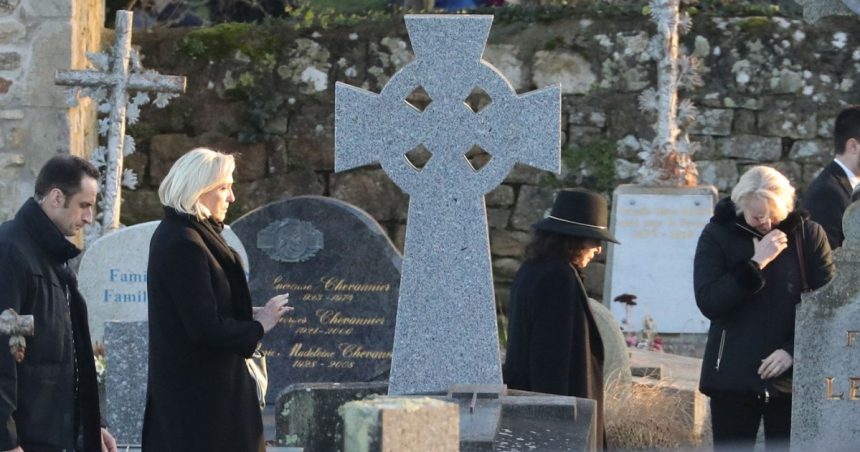 mormantul liderului francez de extrema dreapta jean marie le pen a fost vandalizat 679ce72423375