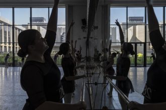 o fosta balerina acuza mediul toxic din royal ballet school daca as avea un cutit as elimina toate partile acestea 679cee2f83480