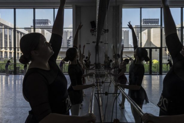 o fosta balerina acuza mediul toxic din royal ballet school daca as avea un cutit as elimina toate partile acestea 679cee2f83480