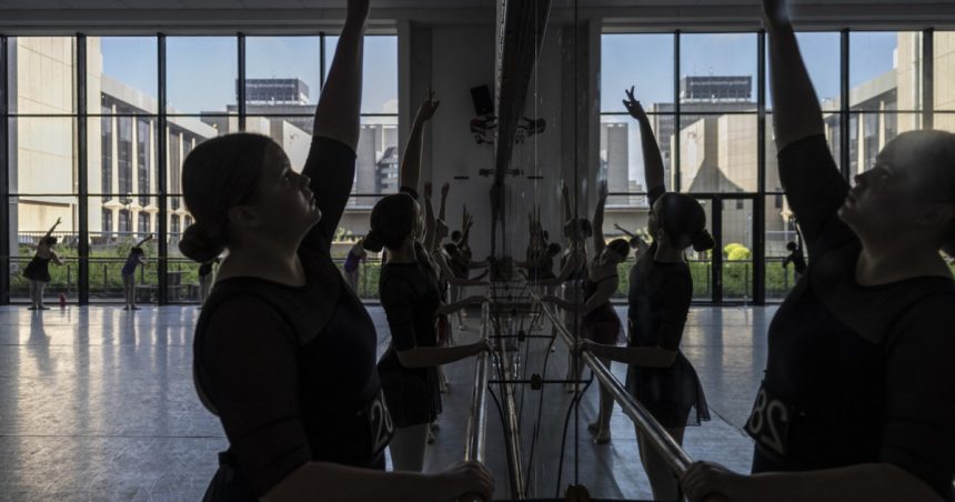 o fosta balerina acuza mediul toxic din royal ballet school daca as avea un cutit as elimina toate partile acestea 679cee2f83480