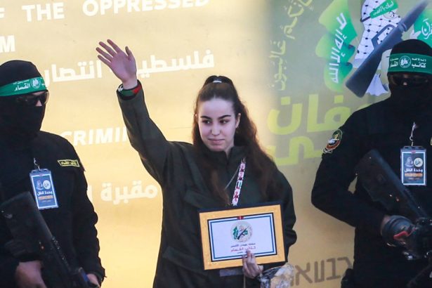 ostatica agam berger a fost eliberata de hamas si a ajuns in israel doi israelieni si cinci thailandezi vor mai fi scosi din gaza joi 679b59e096ce4