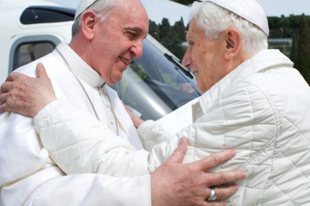 papa francisc dezvaluie cum a primit o cutie plina cu documente despre afacerile intunecate ale bisericii 67874295e40d2