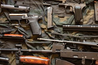 peste 1000 de perchezitii in ucraina intr o ancheta privind traficul de arme si munitii 679214dca4a2b