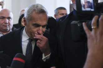 politico calin georgescu greu de invins la prezidentiale promisiunile sale pentru viitor pot fi cu greu egalate 677fa453494c9