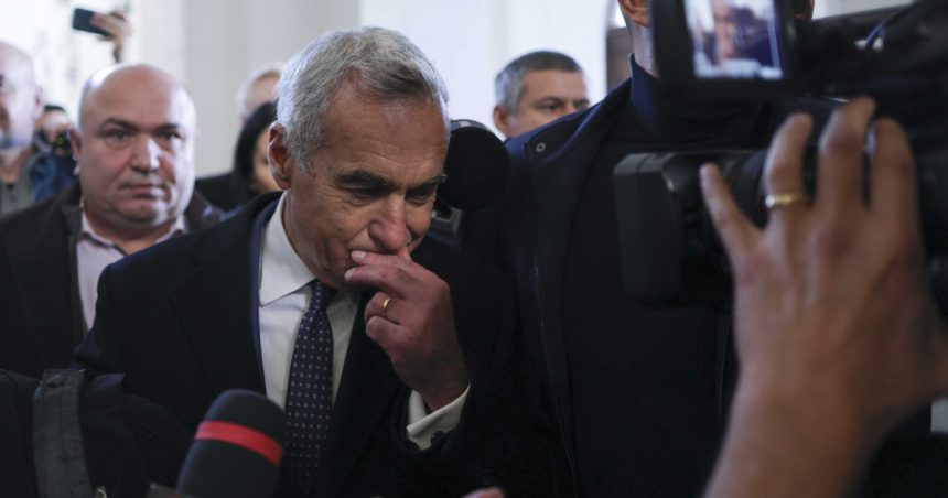 politico calin georgescu greu de invins la prezidentiale promisiunile sale pentru viitor pot fi cu greu egalate 677fa453494c9