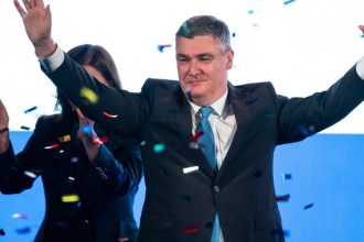 presedintele croat milanovic critic al ue si al nato a obtinut un nou mandat acuzatii ca botii rusi l au favorizat in campanie 6784acb59e083