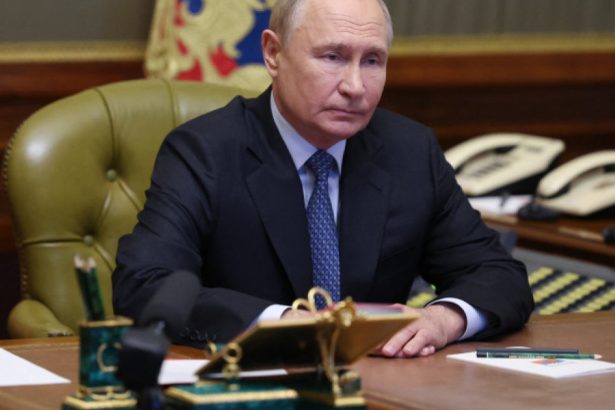 putin nemultumit de cum a fost curatata pana acum pata de petrol din marea neagra tot ce se face nu e suficient 677fed2c2b7b1