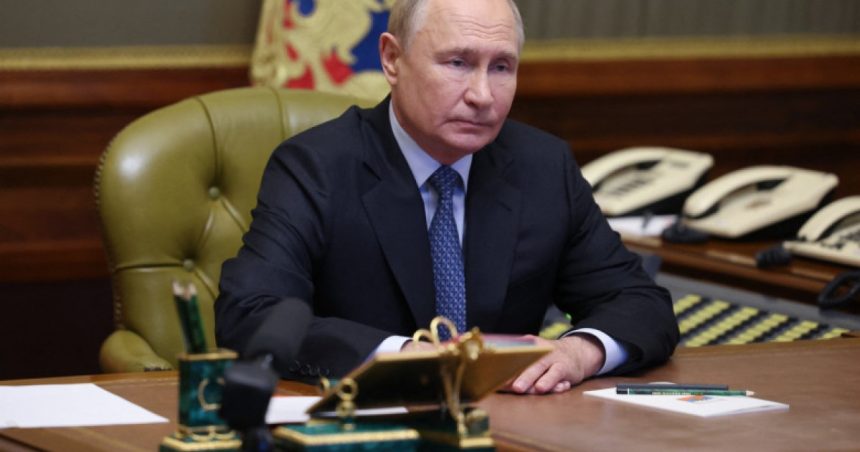putin nemultumit de cum a fost curatata pana acum pata de petrol din marea neagra tot ce se face nu e suficient 677fed2c2b7b1