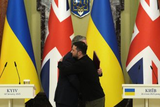 rusia a bombardat kievul chiar in timpul vizitei premierului britanic care a semnat un un parteneriat de securitate pe 100 de ani 67891ac9656b4