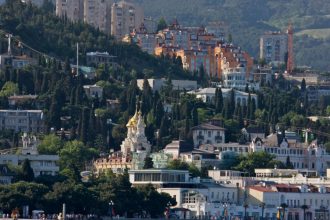 rusia raporteaza profituri de miliarde din vanzarea proprietatilor ucrainene din crimeea pe lista apartamentul lui zelenski din ialta 679b09cade4ba